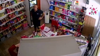 Eşinin yerine markete bakan kadına ‘komşuyuz yaz deftere’ diyip para ödemeden kayıplara karıştı