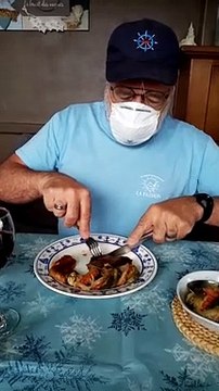 Voici un masque spécial et très pratique pour les restaurants