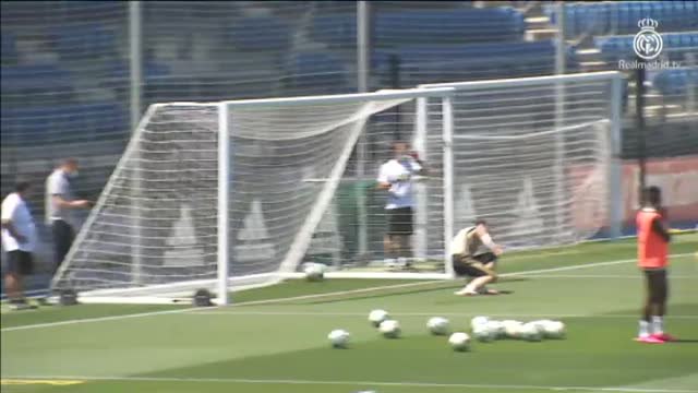 Vuelve a los entrenamientos Luka Jovic después de una semana confinado en su casa y tras haber dado negativo en tres controles