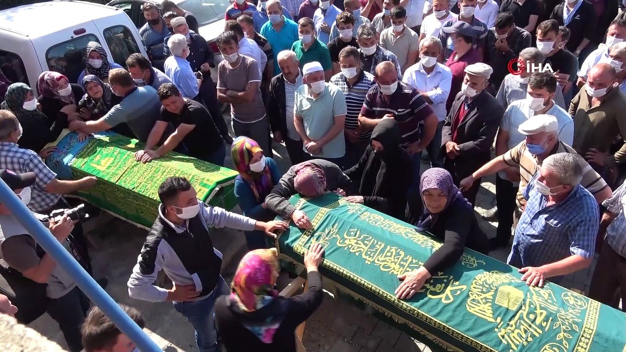 Bolu’da, yangında birbirlerine sarılı ölen 2 kardeş son yolculuklarına uğurlandı...“Uyan çocuğum, sen bensiz nereye gidiyorsun”