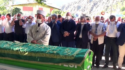 Sel sularına kapılarak hayatını kaybeden anne, baba ve oğul toprağa verildi