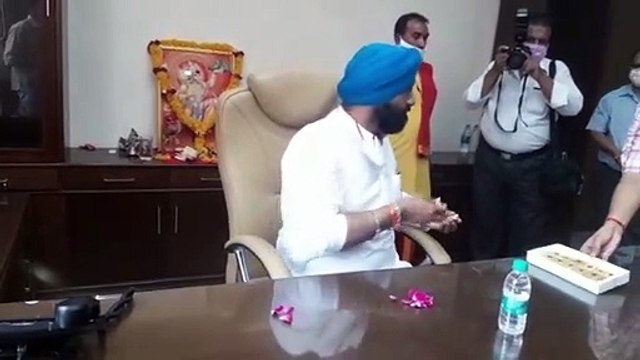 प्रदेश के ऊर्जा एवं पर्यावरण मंत्री ने कार्यभार संभाला, अधिकारियों के साथ बैठक में किया मंथन