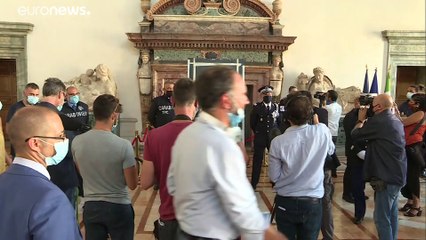 L'Italie a restitué à la France une oeuvre attribuée à Banksy et volée au Bataclan