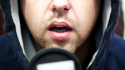 GUY MAKING A PREDATOR VOICE ⁄ VERY COOL ⁄ ASMR VOICE ⁄ RELAXING FOR SLEEP