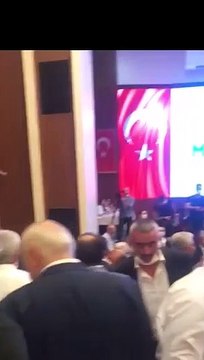 Ankara Büyükşehir Belediye Meclisi karıştı! Güvenlik görevlileri AK Parti meclis grubuna saldırdı