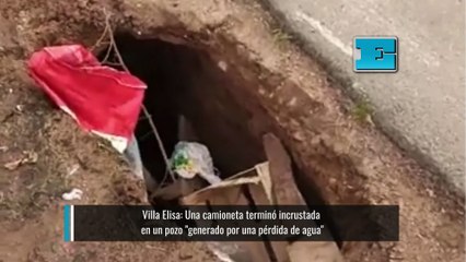 Villa Elisa: Una camioneta terminó incrustada en un pozo "generado por una pérdida de agua"