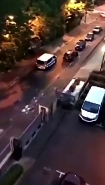 Fransa sokakları karıştı! Polis aracına pusu kurdular
