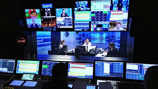 vous êtes mon employé : Macron pris à partie par des gilets jaunes aux Tuileries