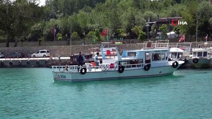 Van Gölü’ne ilk ağlar atıldı