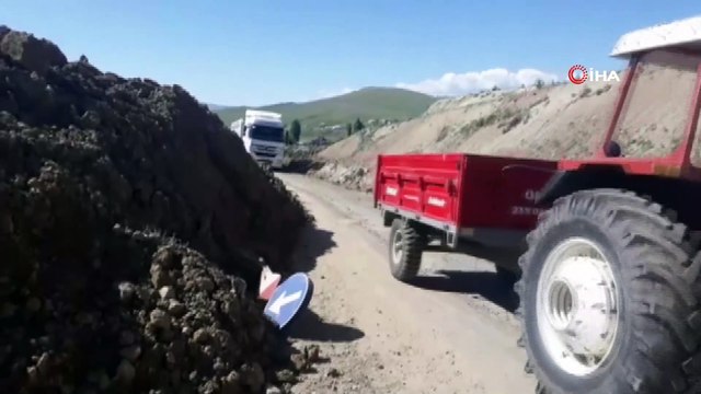 Tekman - Erzurum Palandöken yolunu heyelan vurdu