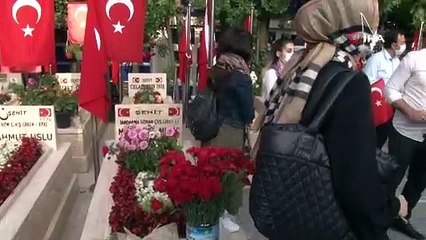 Hak-İş'ten 15 Temmuz şehitlerine ziyaret