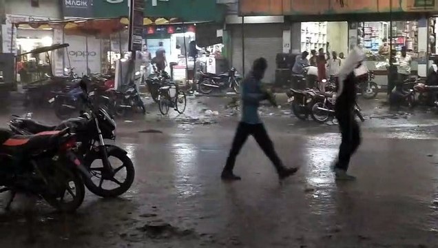 मक्सी में हुई तेज बारिश