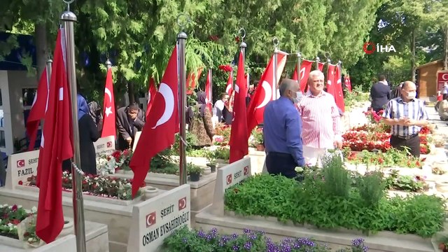 - TBMM Başkanı Şentop, 15 Temmuz Demokrasi Şehitliği'ni ziyaret etti