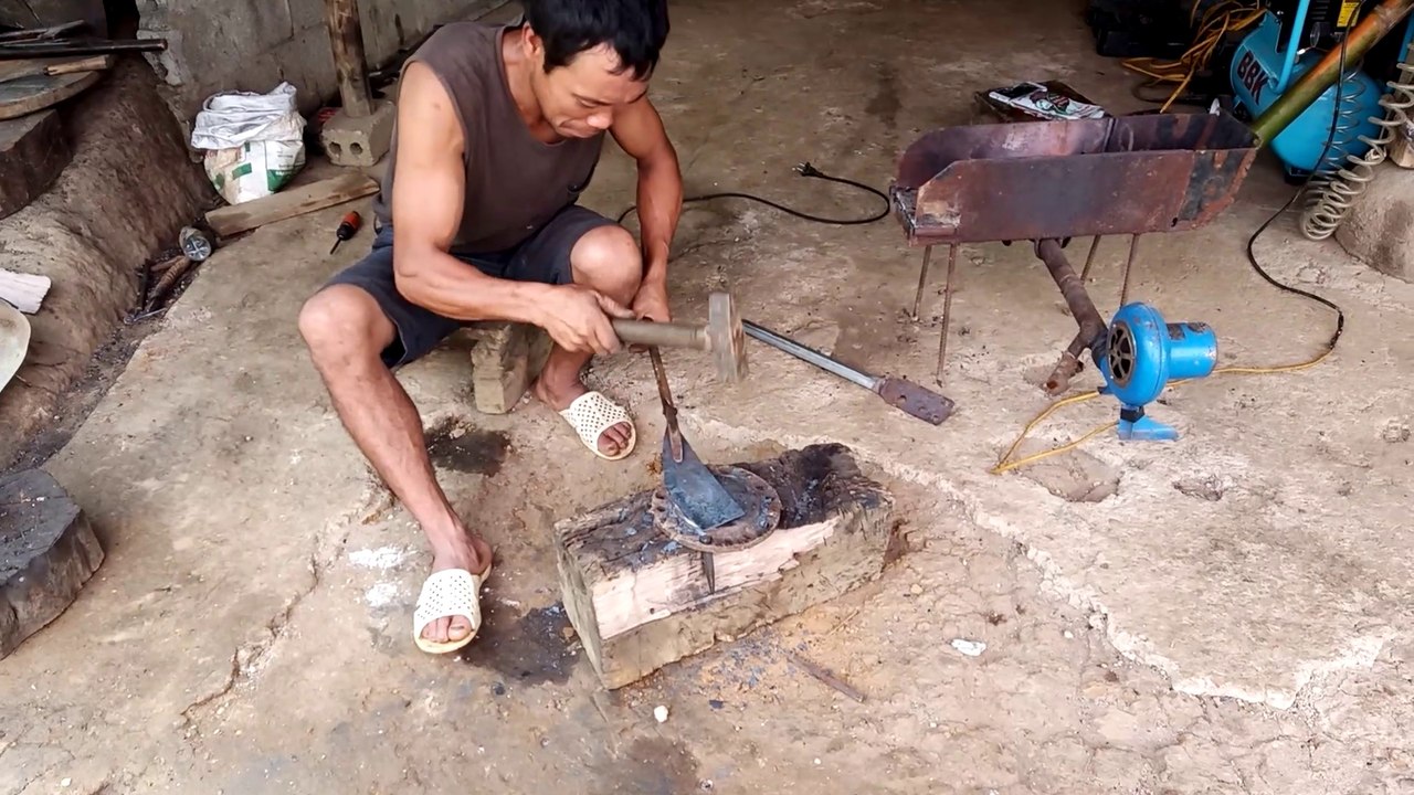 Dao mèo nổi tiếng là đây.rèn bằng phương  pháp thủ công.