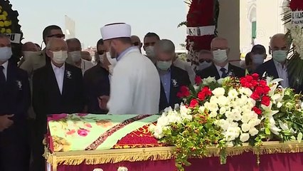 Adalet Ağaoğlu son yolculuğuna uğurlandı