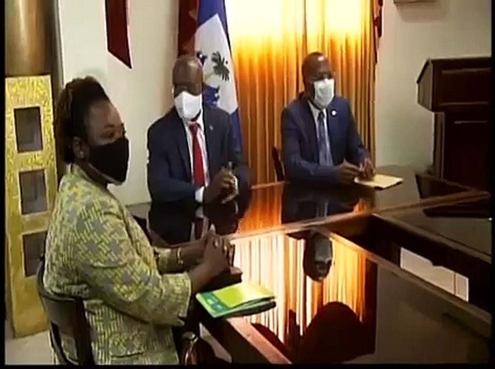 Premye minis Joseph Jouthe vizite sena repiblik la, li diskite ak senatè yo sou yon ansanm pwoblèm