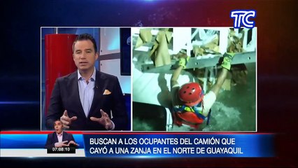 Camión que transportaba materiales de reciclaje cayó a una zanja en el sector de Chorrillo, vía a Daule