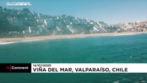 نمایش دسته‌جمعی دلفین‌های بازیگوش در ساحل شیلی