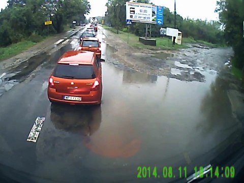Ce cycliste passe sale journée... pas de chance