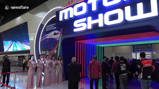 Thai models don face shields at first motor show amid COVID-19 pandemic