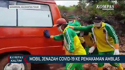 Mobil Jenazah Covid-19 Ke Pemakaman Amblas