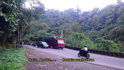 Rebutan naik tanjakan Silaiang kariang, yang berpotensi menimbulkan kecelakaan lalu lintas