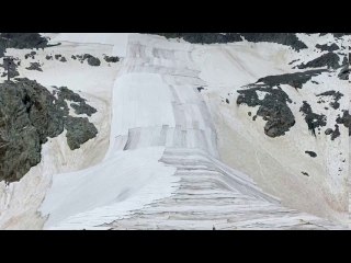 Ice sheets protect Italian glacier from melting.