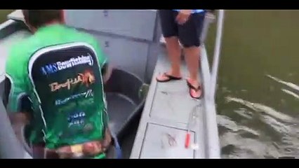 Dennis Redden of Redden Outfitters of West Kentucky with AMS Bowfishing