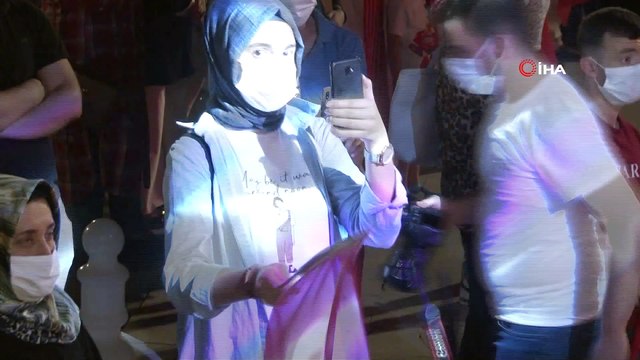 Mardin'de vatandaşlar Türk bayrağı altında tek yürek oldu