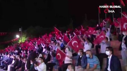 Gençlerin 15 Temmuz ışıklı görseli havadan görüntülendi