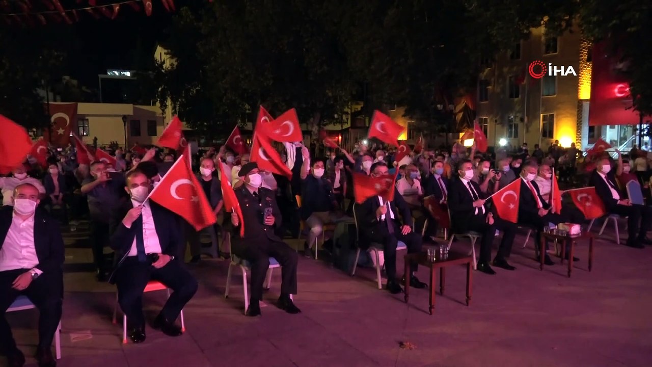 Asker annesi 15 Temmuz gecesi gözyaşlarını tuta...