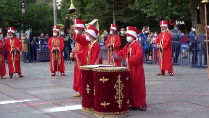 Isparta’da binlerce kişi demokrasi nöbetinde buluştu