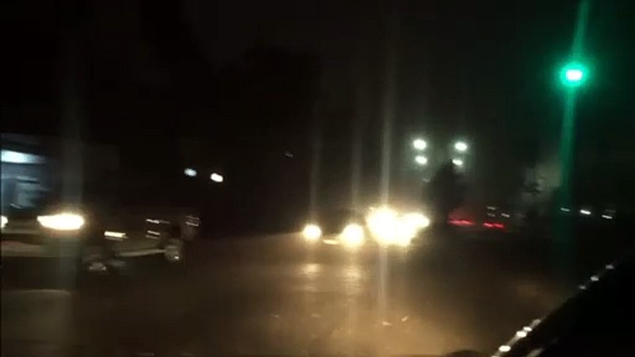 ¡A oscuras y llenos de polvo! Tormenta ahuyenta el calor de Los Mochis