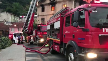 Bursa'da tarihi binada yangın