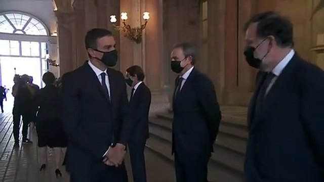 El presidente Sánchez saluda a Zapatero, Rajoy y al alcalde Almeida a su llegada al homenaje del Estado a las víctimas del coronavirus