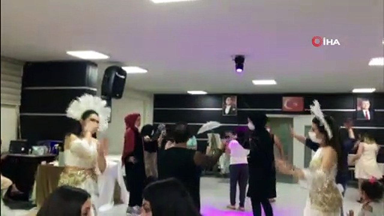Esenyurt’ta sosyal mesafeli kına gecesi kamerada