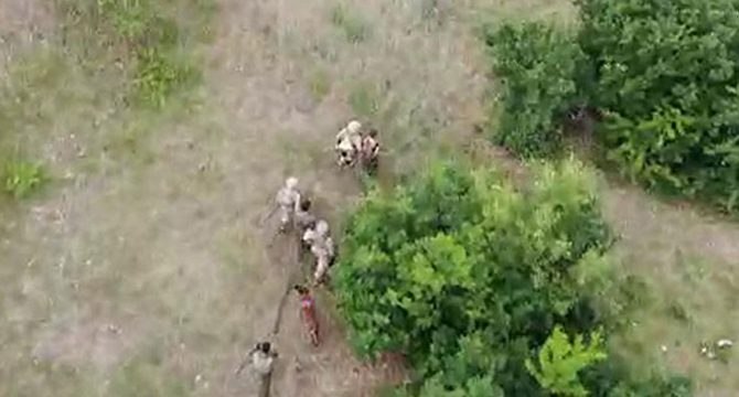 Teröristler şemsiye açıp, İHA’dan korunmaya çalışmış