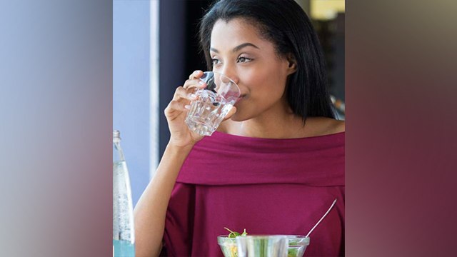 Water weight loss: पानी से वजन कैसे कम करें | Drinking water weight loss | Boldsky