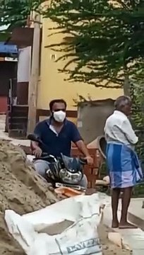 பட்டாசு வெடித்து.. கேக் வெட்டி.. உற்சாக வரவேற்பு.. இவர் எலெக்ஷன்லலாம் ஜெயிக்கல.. என்னானு பாருங்க