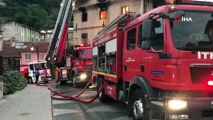 Tarihi binada yangın paniğe neden oldu