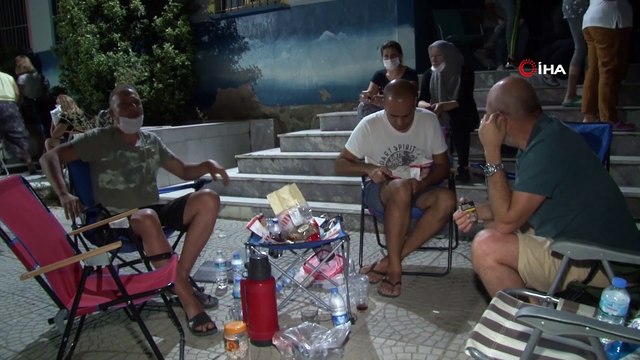 Veliler En İyi Öğretmeni Seçmek İçin Geceden Kuyruğa Girdiler