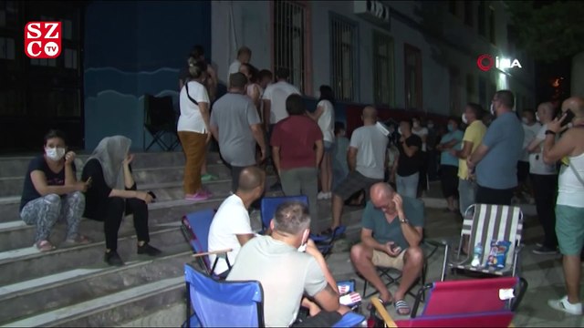 Veliler en iyi öğretmeni seçmek için geceden kuyruğa girdiler