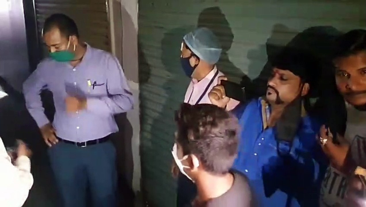 इंदौर: नगर निगम की कार्रवाई के दौरान हुआ विवाद, व्यापारी ने तोड़ी निगम की सील