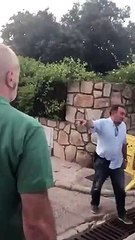 Lo que nos faltaba por ver: El macarra comunista y amigo de las FARC, Enrique Santiago, ordenando a la Guardia Civil que identifique a los manifestantes de Galapagar