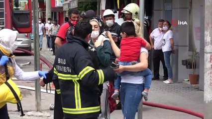 Kundaklandığı iddia edilen evdeki yavru kediler son anda kurtarıldı