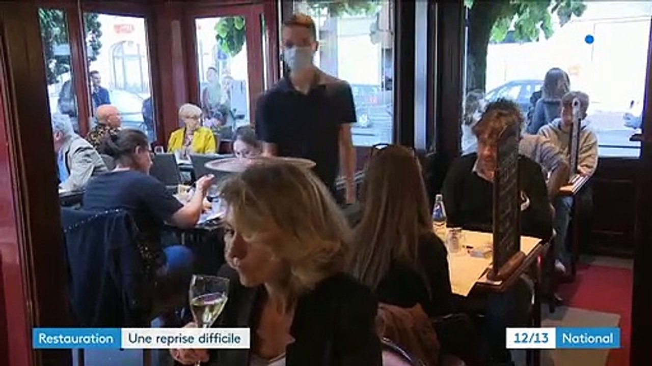 Coronavirus - La Patrouille de France organise plusieurs survols des hôpitaux français pour rendre hommage aux soignants - VIDEO