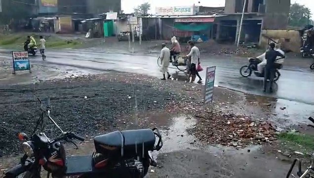 मक्सी में हुई तेज बारिश