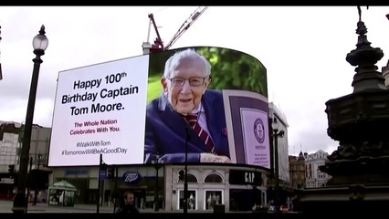 Queen to knight UK fundraiser Captain Tom