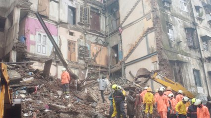 Part of building crashes in Mumbai, many feared trapped