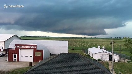 Impressive footage of a storm rolling across a farm in Illinois